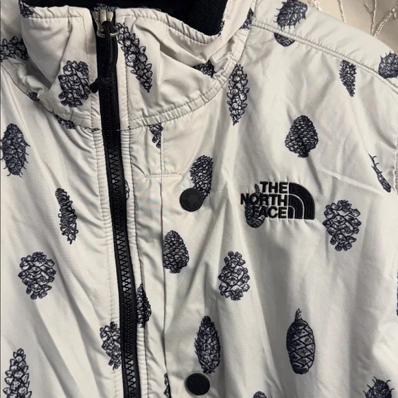 The North Face Black and White Pinecone Fleece Jacket - Picture 5 of 8